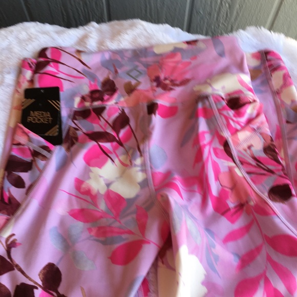 BSP Pink Floral Pattern Leggings with Media Pocket NWT - Picture 9 of 9